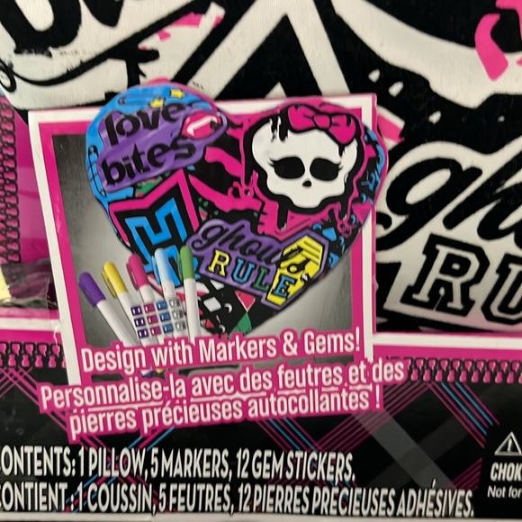 Monster High Color N’ Style Pillow Activity - Picture 3 of 5